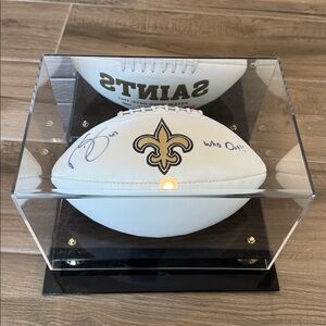 Autographed New Orleans Saints NFL Darren Sproles football w/ display case 

39